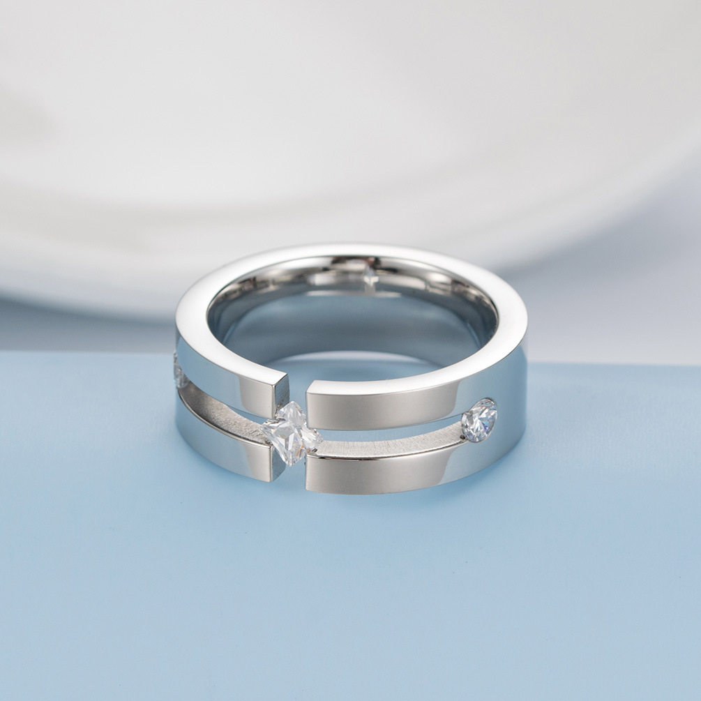 GREDZENS AR KUBISKO CIRKONIJU