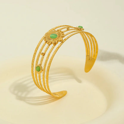 PLATA APROCE AR ZAĻU AKMENI