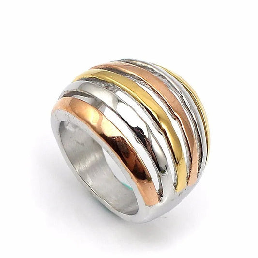 GREDZENS AR TRĪSKRĀSU AKMENI