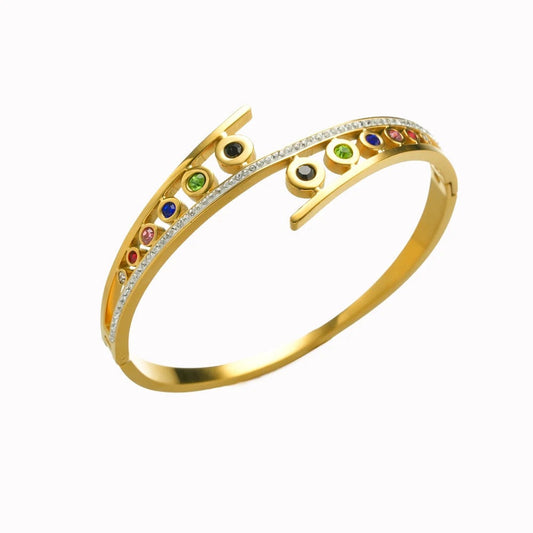 ZELTA TOŅA APROCE AR KRĀSAINIEM AKMEŅIEM